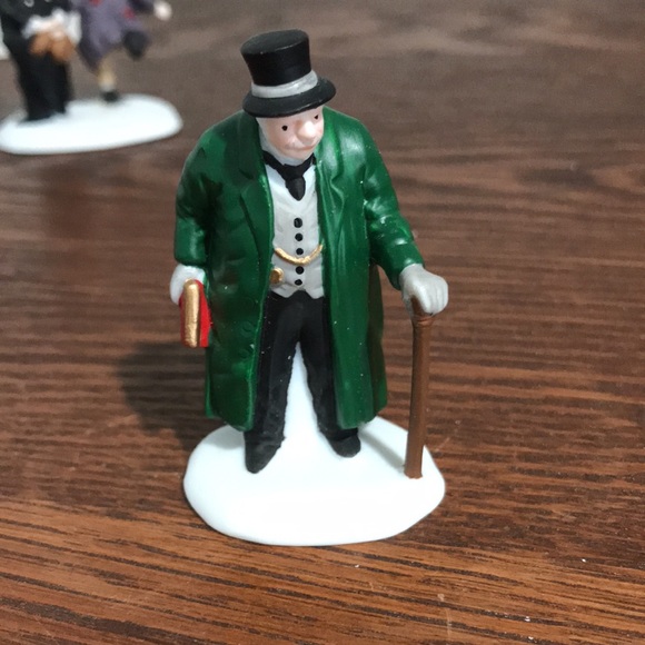 Dept 56 Heritage Village Oliver Twist - Picture 6 of 8